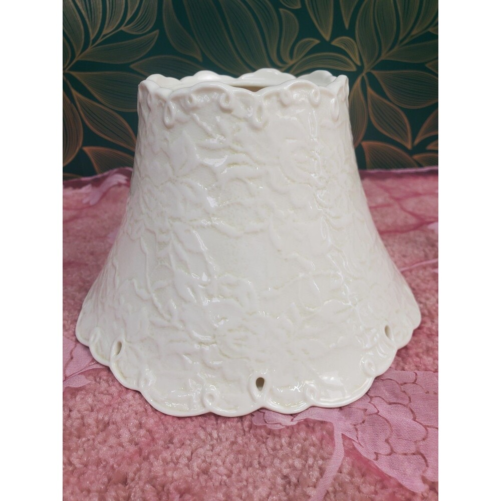 Retired Yankee Candle Large Jar Porcelain Topper "Lace Eyelet" Beige/Green Wash
